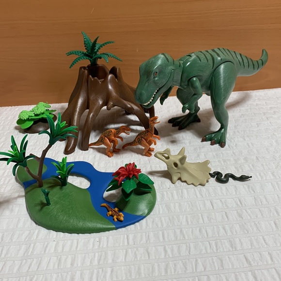 T-Rex w/Velociraptors 4171 by Playmobil - Picture 7 of 12